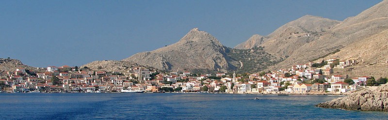 Vue panoramique du port d'Emborios sur l'le de Chalki