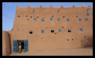 Le palais du sultan d'Agadez, prs de la grande mo...