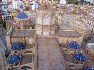 Photo de la cathdrale de Valence et de son clocher,...