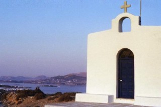 Chapelle et vue sur Paros