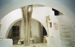 Cour intrieure du Monastre Agios Minas