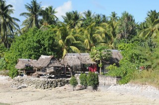 Huttes d'un village  Tarawa