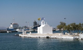 La chapelle de la Panagia Mirtioditissa sur le port