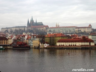 Le Chteau de Prague vu depuis la vieille ville