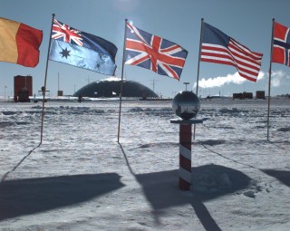 Le dme de la station de recherche internationale du Ple Sud Amundsen-Scott