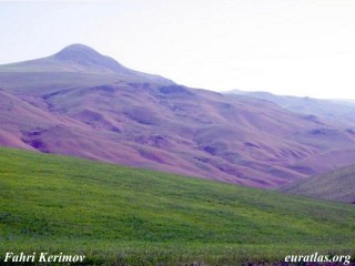 Paysage caractristique des montagnes d'Azerbadja...