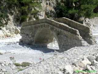 Petit pont de pierre