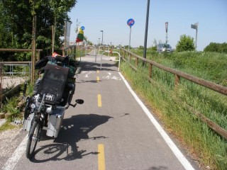 Sur une piste cyclable italienne.