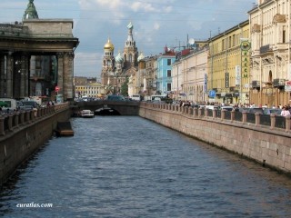 Un canal  Saint-Petersbourg