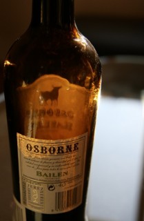 Une bouteille d'alcool fort Osborne