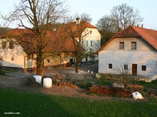 Une ferme slovne