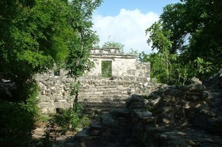 Vestiges de l'ancien port Maya