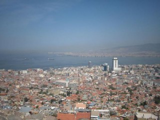 Vue sur Izmir depuis Kafidekale avec l'Agora au ce...