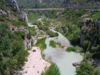 Gorges et falaises traverses par le rio Gallego