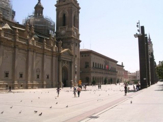 Saragosse : la Virgen del Pilar et la Plaza du mme...