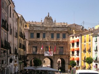 Cuenca : vue de l'Ayuntamiento (htel de ville)...
