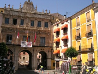 Cuenca : vue de l'Ayuntamiento (htel de ville)...