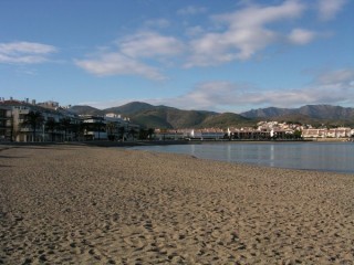 Photo de la plage du petit port de Llana
