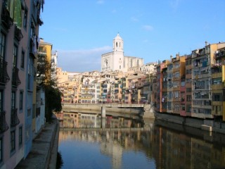 Grone (Catalogne) - Vue de la ville historique depuis...