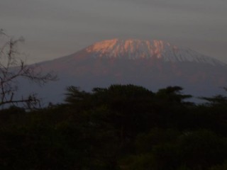 Lev de soleil sur le kilimanjaro
