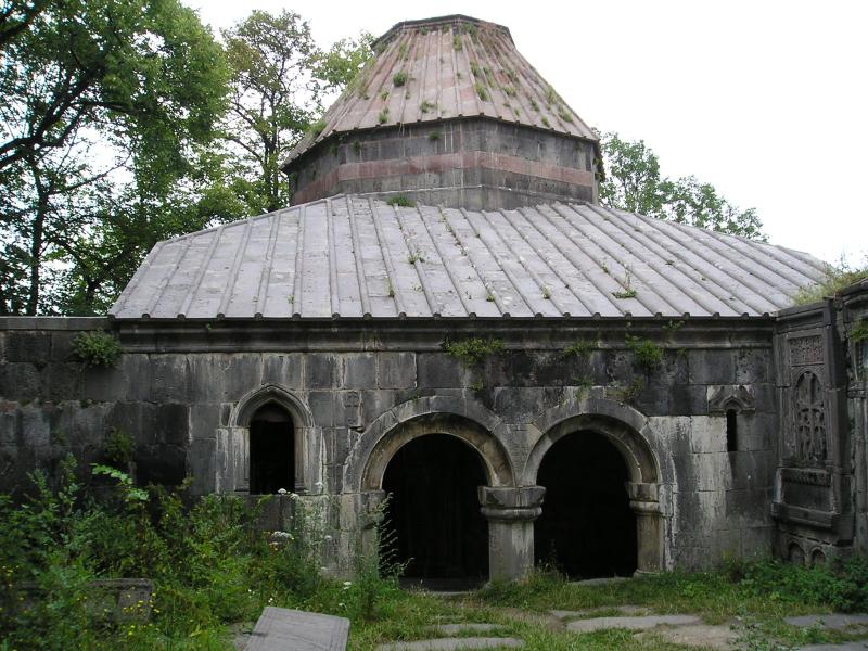 Portique du monast�re de Sanahin