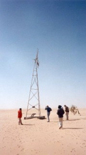 Eolienne prs de l'arbre du Tnr en 2001