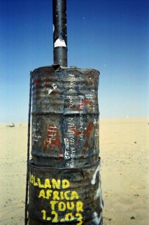 Bidon au pied de l'arbre du Tnr