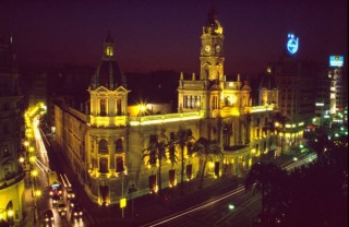 Photo de la Plaza del Pais Valenciano et de l'Ayuntamiento...