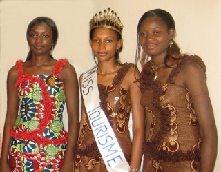 Miss Niger Tourisme 2007 et ses dauphines