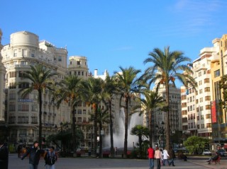 Photo de la Plaza del Pais Valenciano et de l'Ayuntamiento...