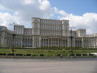 A l'image du megalo Ceaucescu