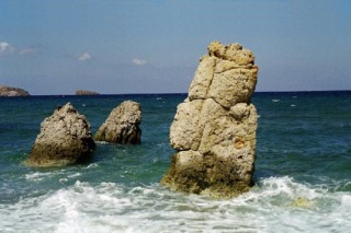 Agios Constantinos - les trois rochers