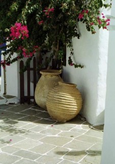 Apollonia - Les jarres ornent les cours