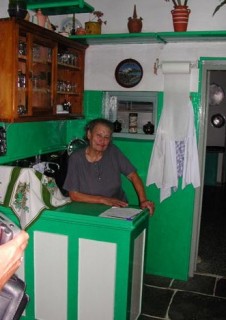 Artemonas - La patronne de la confiserie