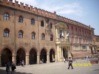 Bologne : palais d'Accursio
