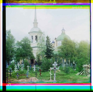 Cimetière de l’église de l’Exaltation-de-la-Croix. à Ostachkov
