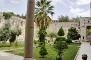 Cour intrieure de la mosque Isa Bey