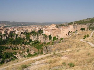 Cuenca, pose sur ses falaises calcaires