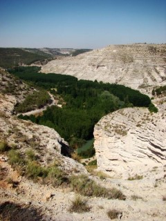 Photo du village et du château d'Alcala del... Photo du village et du château d'Alcala del...