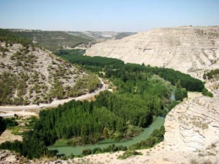 Photo du village et du château d'Alcala del... Photo du village et du château d'Alcala del...