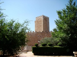 Photo du village et du château d'Alcala del... Photo du village et du château d'Alcala del...