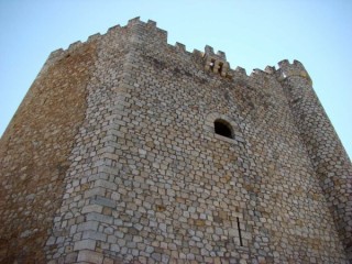 Photo du village et du château d'Alcala del... Photo du village et du château d'Alcala del...