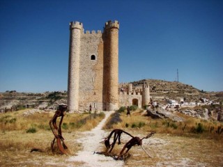 Photo du village et du château d'Alcala del... Photo du village et du château d'Alcala del...