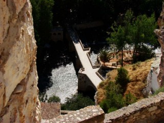 Photo du village et du château d'Alcala del... Photo du village et du château d'Alcala del...