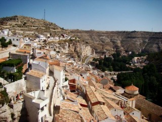 Photo du village et du chteau d'Alcala del...