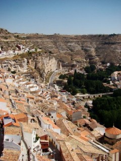 Photo du village et du château d'Alcala del... Photo du village et du château d'Alcala del...