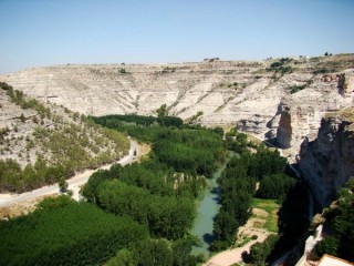 Photo du village et du château d'Alcala del... Photo du village et du château d'Alcala del...