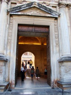 Entre du Palais de Charles Quint