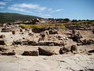 Photo de la plage de Bolonia et des ruines...