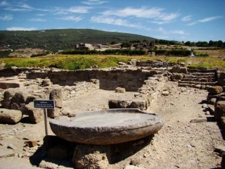 Photo de la plage de Bolonia et des ruines...